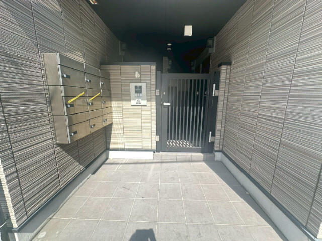 26/30 エントランス