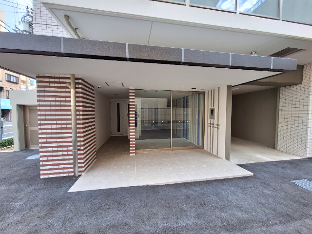 24/30 エントランス