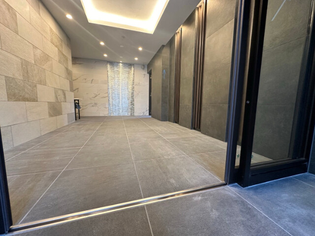 19/30 エントランス