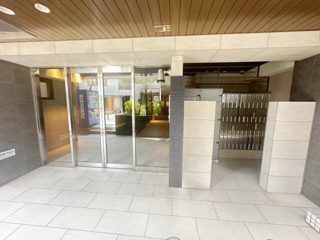 25/29 エントランス