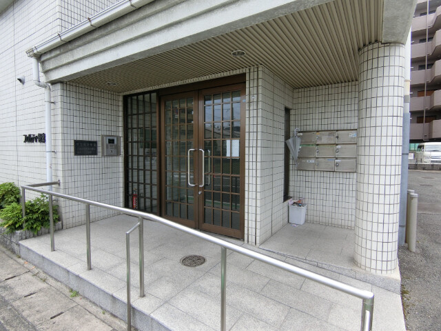 26/30 エントランス