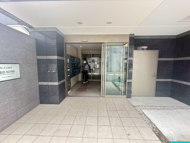 2/4 エントランス