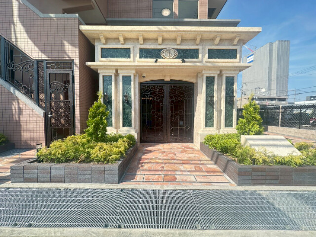 26/30 エントランス