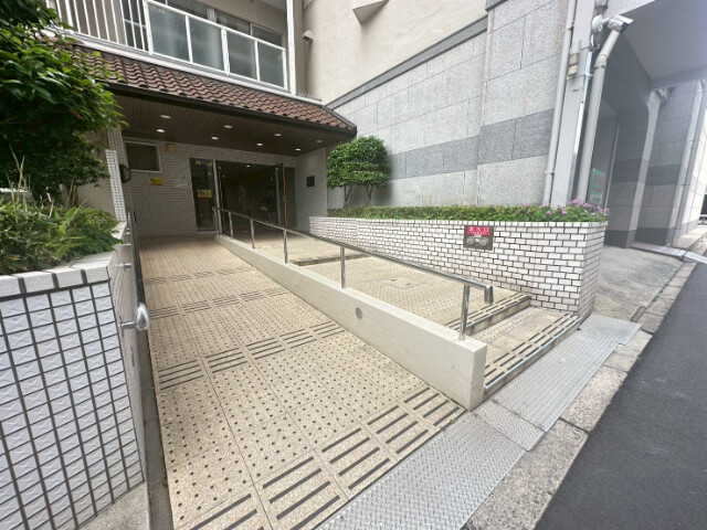 26/29 エントランス