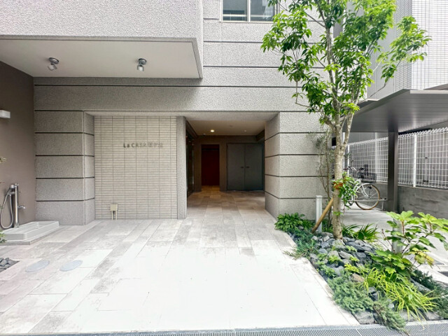 28/30 エントランス