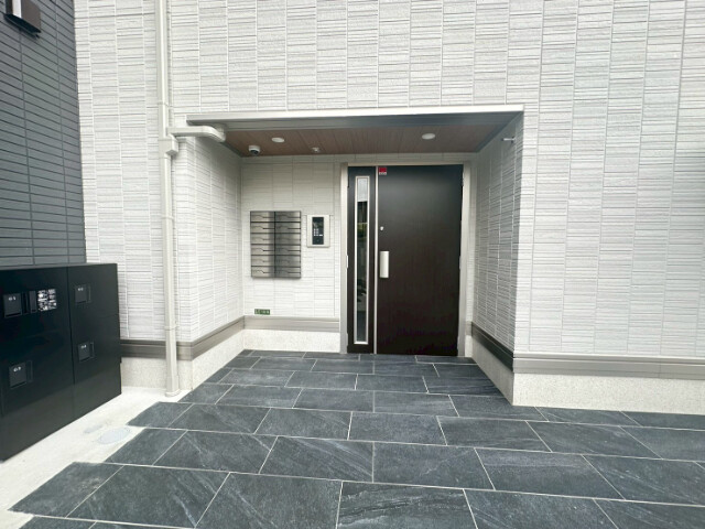 28/30 エントランス