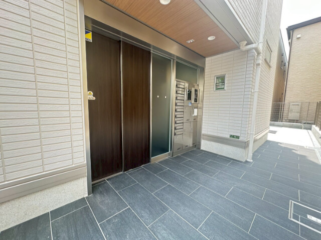 28/30 エントランス