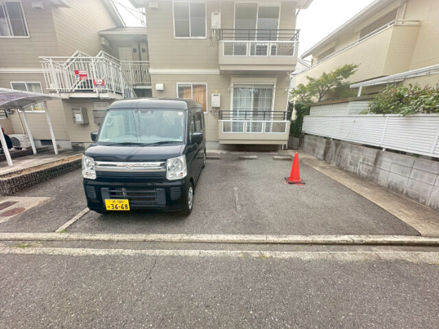27/30 駐車場