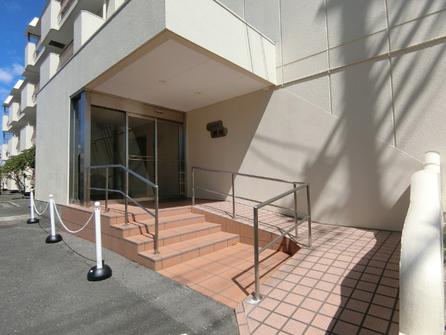 28/30 エントランス