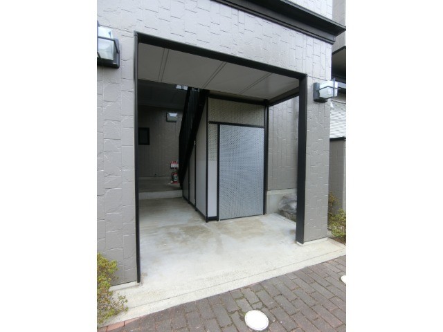 26/30 エントランス