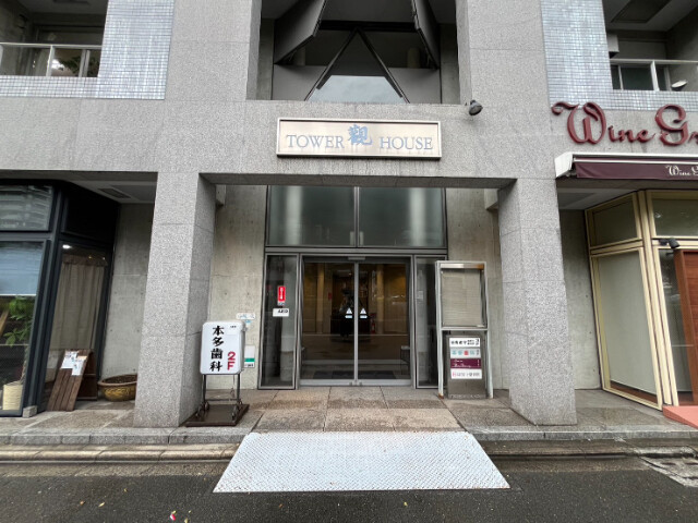 26/27 エントランス