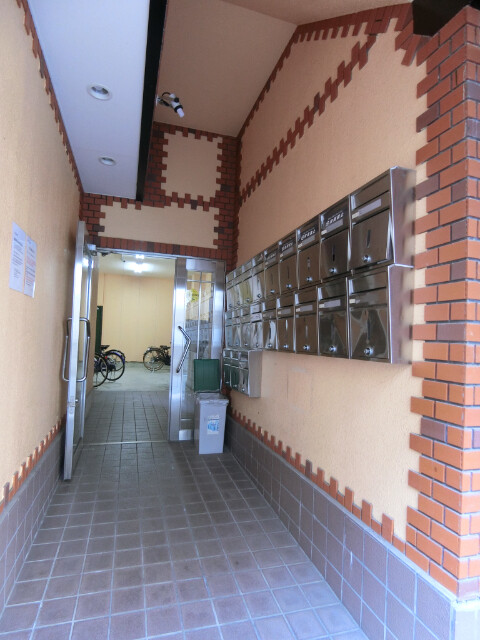 27/30 エントランス