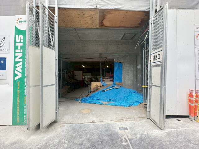 28/30 エントランス