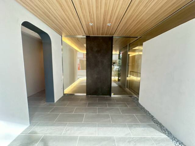 25/30 エントランス