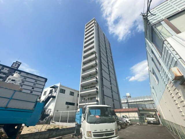 23/25 エントランス