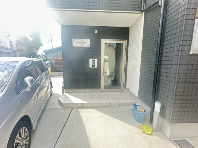 24/30 エントランス