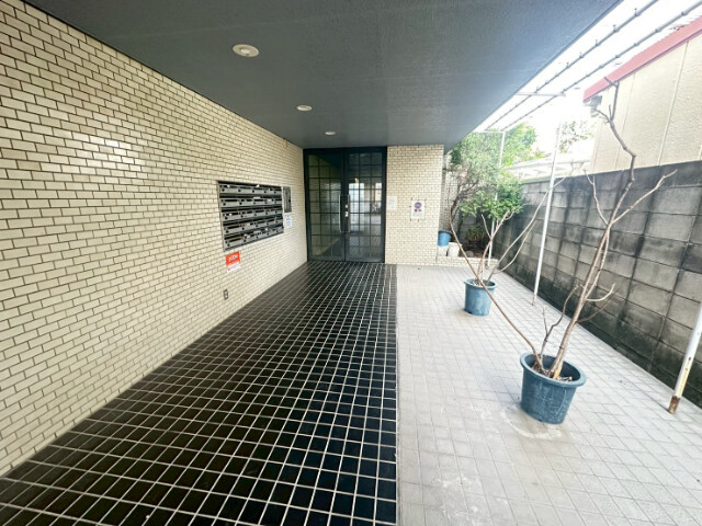 23/29 エントランス