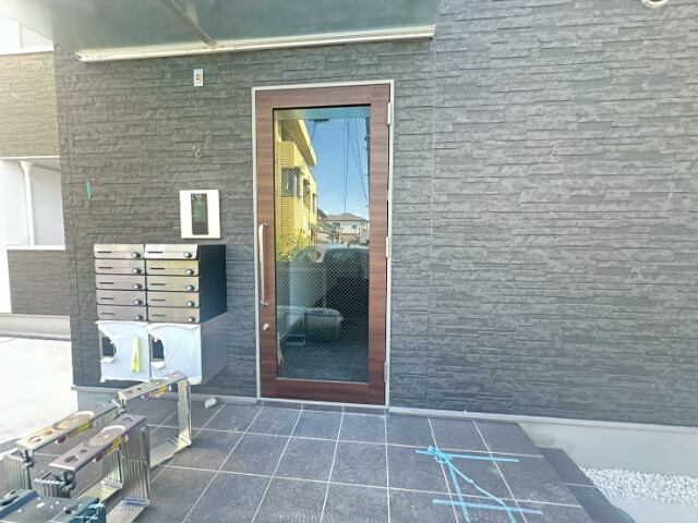 27/30 エントランス