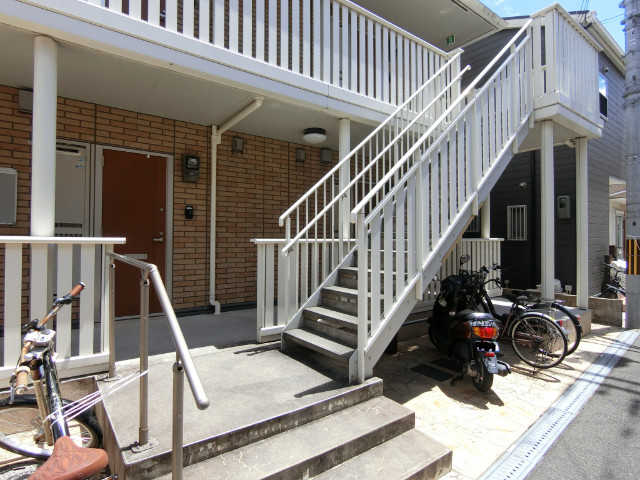 27/30 エントランス