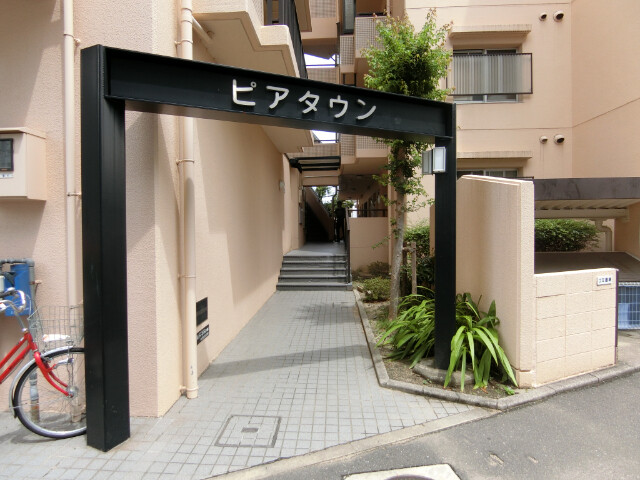 26/30 エントランス