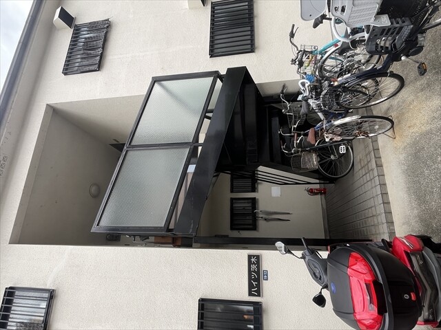 27/30 エントランス