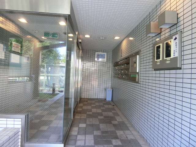 26/30 エントランス