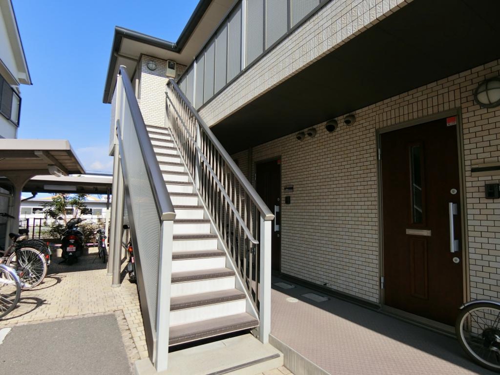 26/30 エントランス