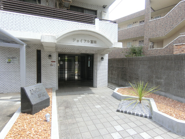 26/30 エントランス