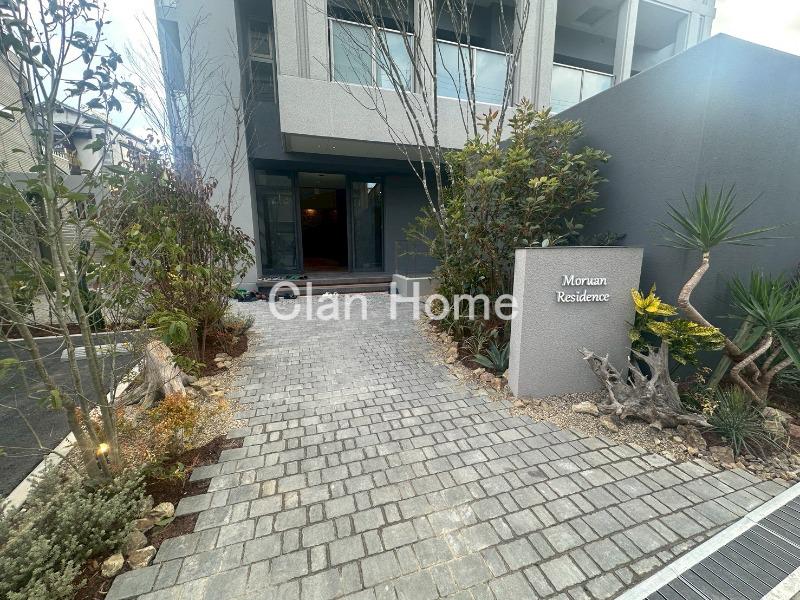 27/30 エントランス