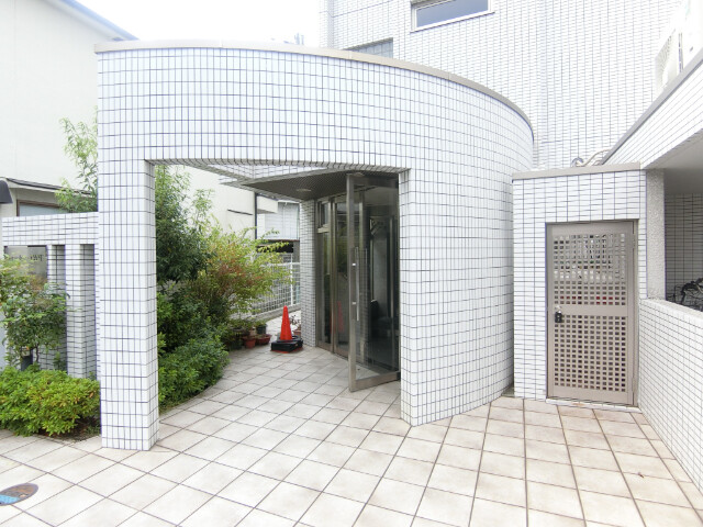 28/30 エントランス