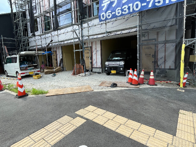 16/23 エントランス