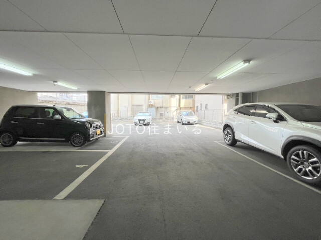 28/30 駐車場