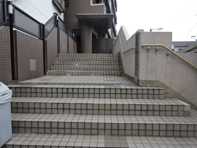 24/30 エントランス