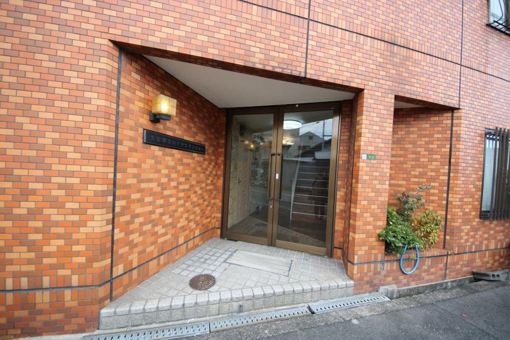 18/27 エントランス