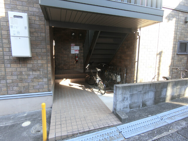 27/30 エントランス