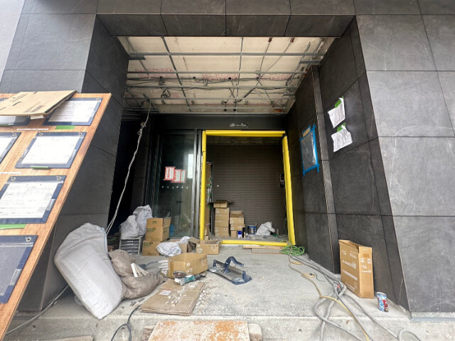 30/30 エントランス