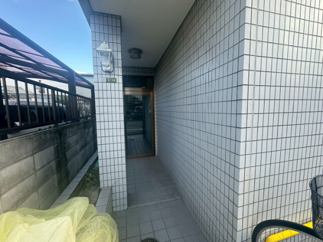 21/30 エントランス