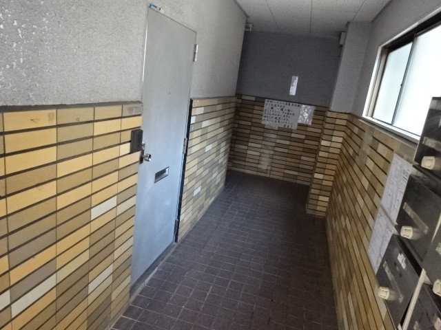 23/25 エントランス