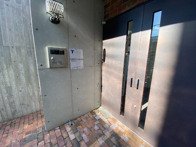 30/30 エントランス