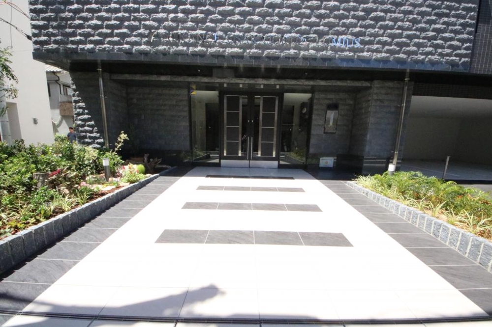 28/30 エントランス