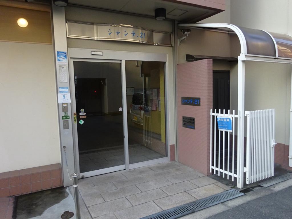 25/30 エントランス