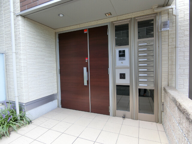 27/30 エントランス