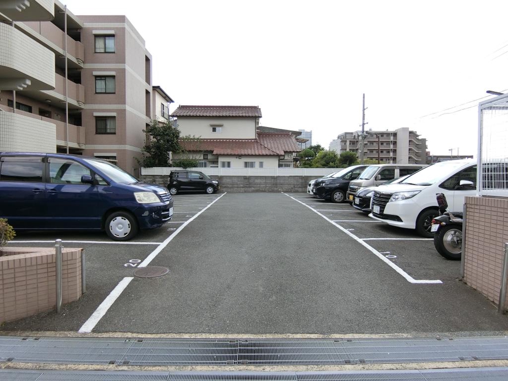 26/30 駐車場