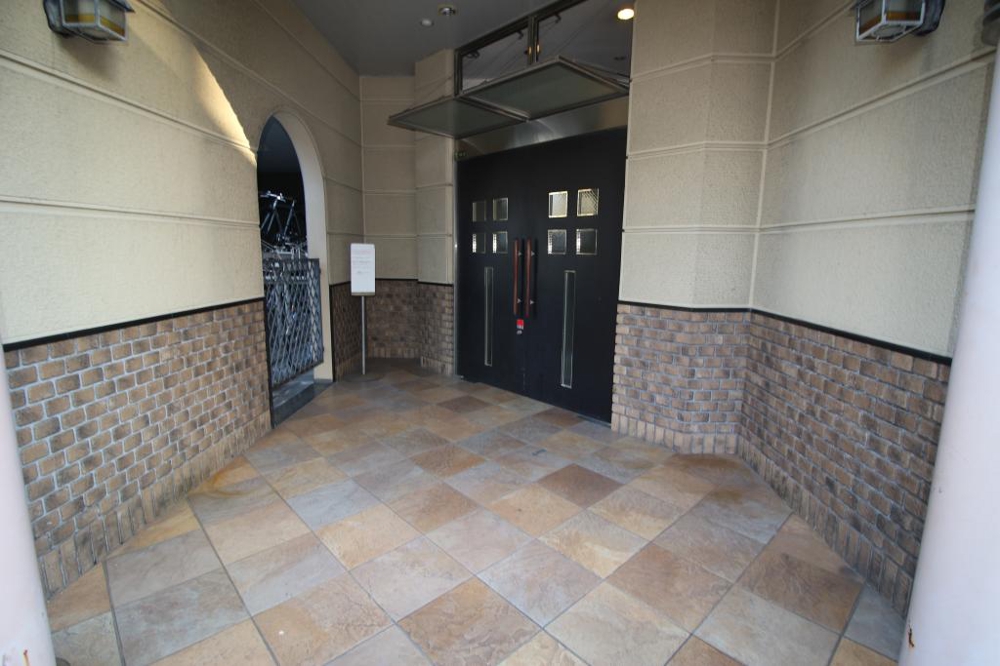 28/30 エントランス