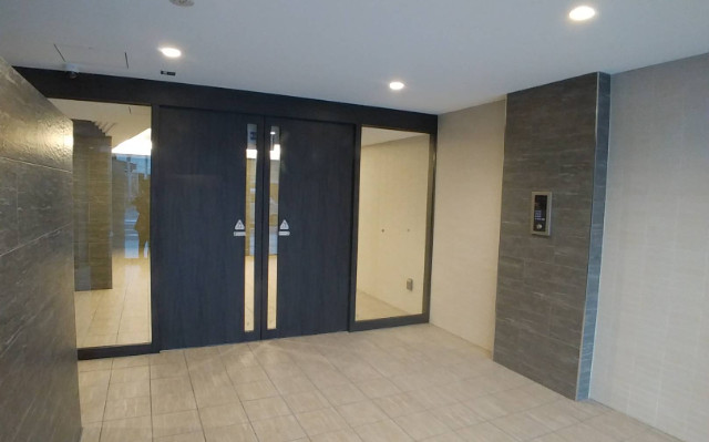 27/30 エントランス