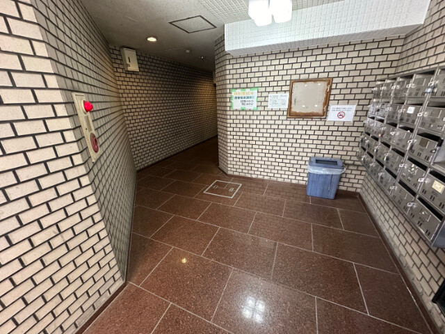 20/30 エントランス