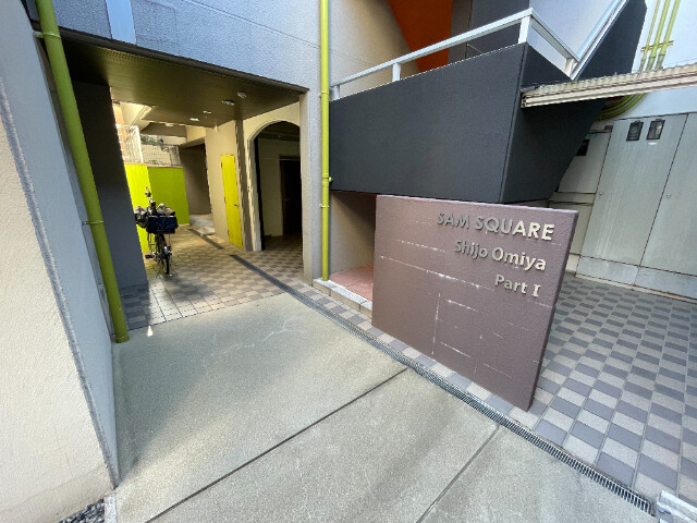 24/25 エントランス