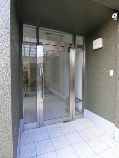 23/30 エントランス