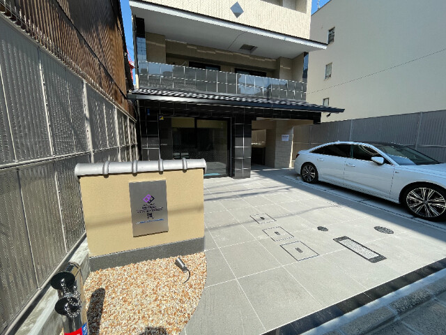 26/27 エントランス