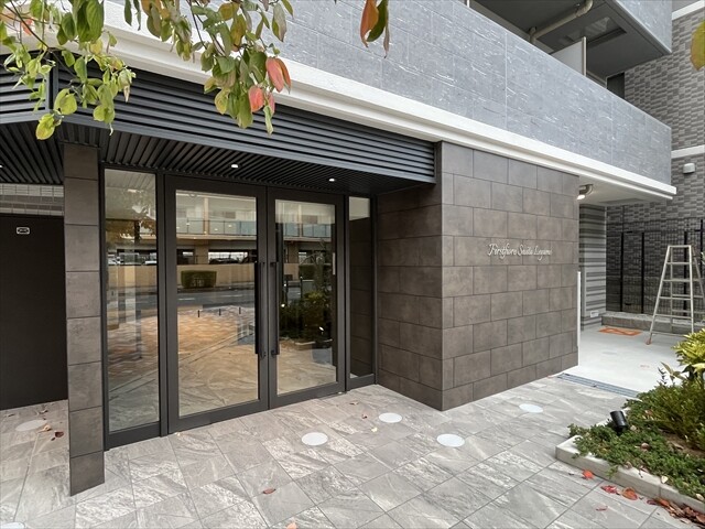 24/30 エントランス